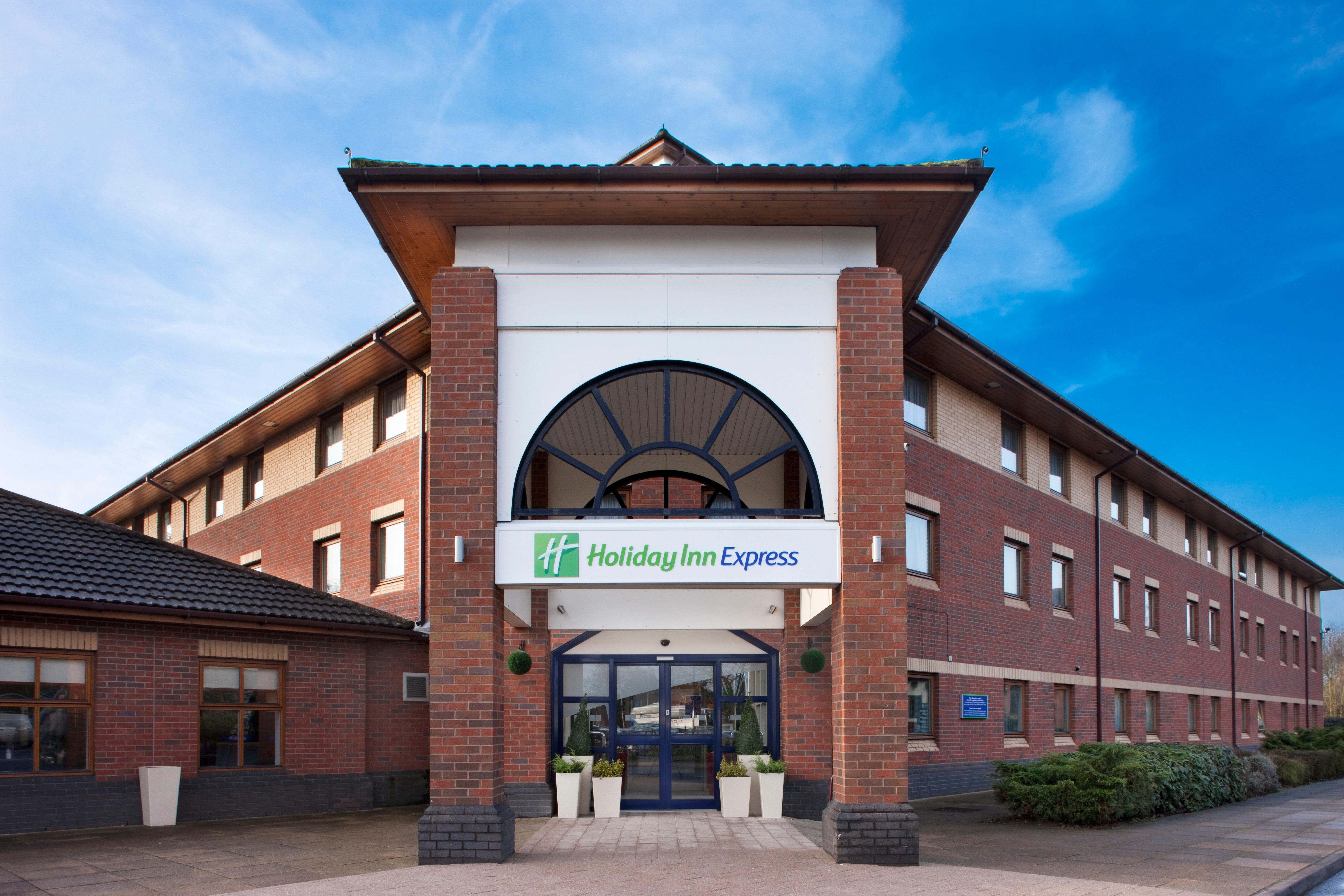 Holiday Inn Express Warwick - Stratford-Upon-Avon, An Ihg Hotel Exterior photo