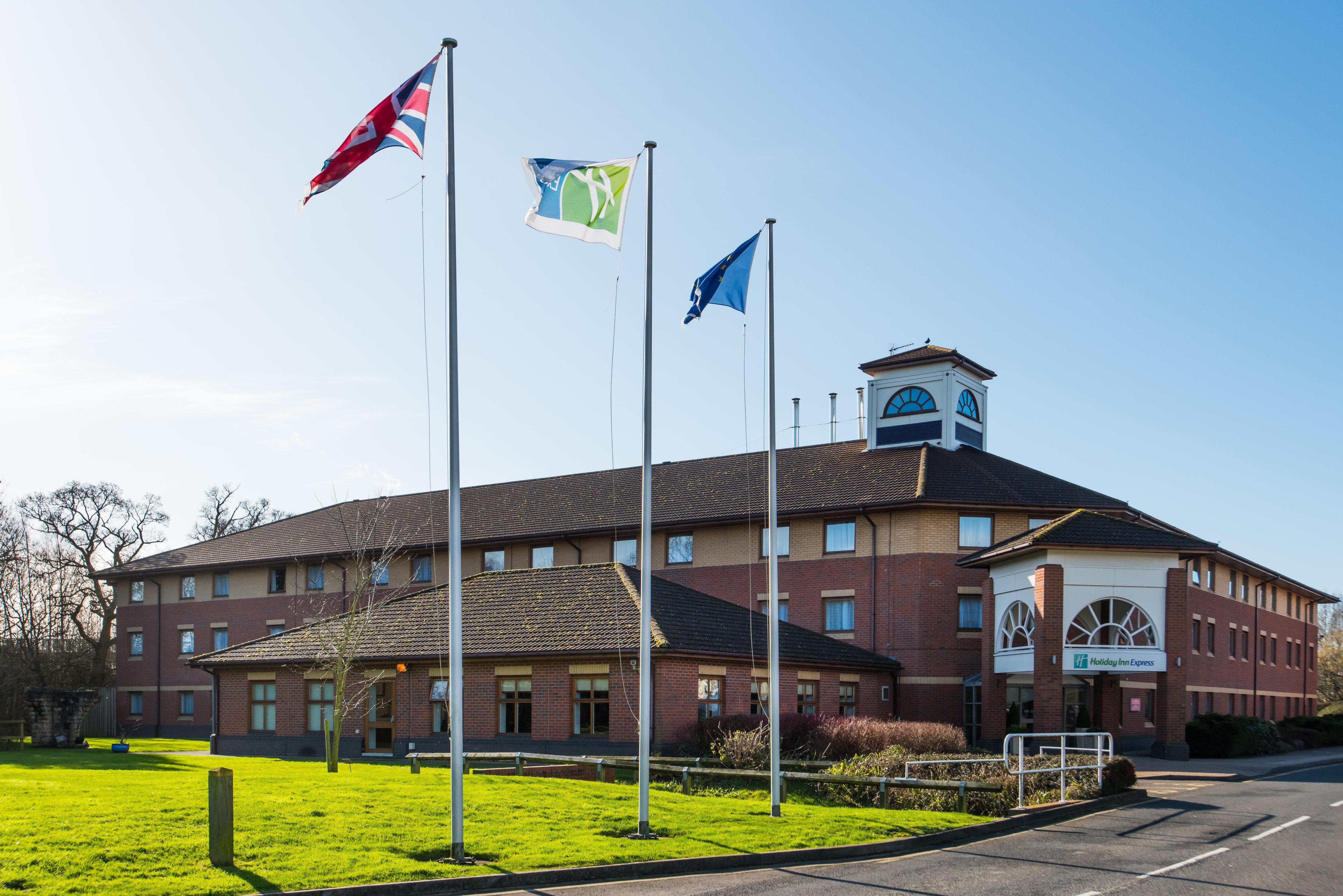 Holiday Inn Express Warwick - Stratford-Upon-Avon, An Ihg Hotel Exterior photo